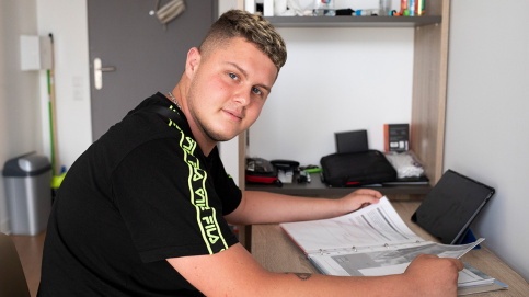 Anthony, 18 ans, a connu la rue à la fin de sa prise en charge par l'Aide sociale à l'enfance (c) Besnard/Apprentis d'Auteuil