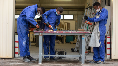 S'insérer dans la société et trouver un emploi, une angoisse pour les jeunes (c) Besnard/Apprentis d'Auteuil S'insérer dans la société et trouver un emploi, une angoisse pour les jeunes (c) Besnard/Apprentis d'Auteuil