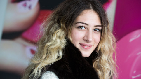 Léa bénéficiaire du programme La beauté d'entreprendre de la Fondation L'Oréal. Photo : Besnard/Apprentis d'Auteuil