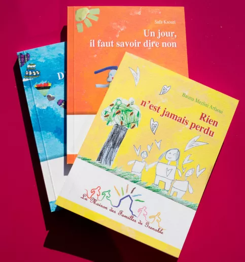 Des petits livres qui racontent des parcours de migration