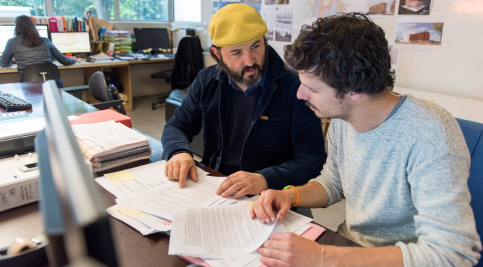 Avec un collègue, à Graam architecture. (c) JP Pouteau/Apprentis d'Auteuil