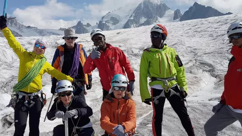 Les jeunes des établissements Jean-Marie Vianney avec Hugues Chardonnet, guide de haute montagne ©Hugues Chardonnet 