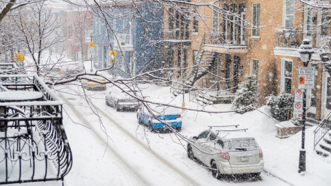 Une rue typique de Montréal sous la neige (c) Fotolia