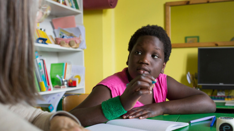 Niagalé, 10 ans, en classe de CM2 à l'école Pier-Giorgio-Frassati © BESNARD/APPRENTIS D'AUTEUIL 