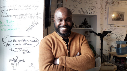 Niamkey Aboua, à la tête d'un restaurant à Bouguenais, subit les contrecoups de la crise sanitaire et économique. (c) Apprentis d'Auteuil Niamkey Aboua, à la tête d'un restaurant à Bouguenais, subit les contrecoups de la crise sanitaire et économique. (c) Apprentis d'Auteuil