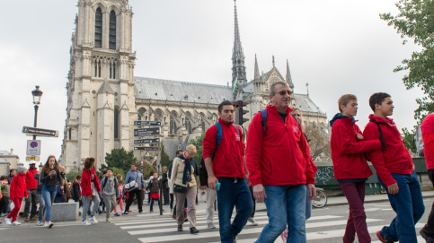 Samedi 15 octobre, départ de Notre-Dame de Paris vers le site historique d'Apprentis d'Auteuil dans le 16ème. Photos JP Pouteau / Apprentis d'Auteuil