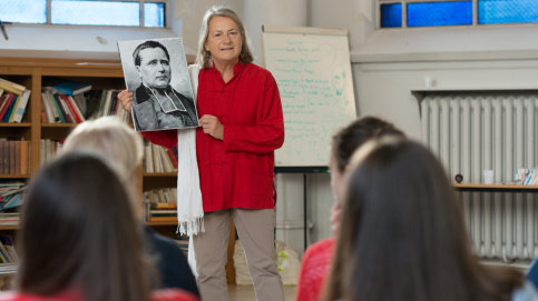 A Saint-Séverin (Paris 5è), un autre groupe de pèlerins découvre l'abbé Louis Roussel, fondateur des Orphelins Apprentis d'Auteuil