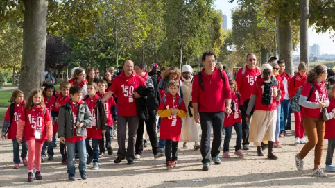 Marche à travers les rues de Paris vers le site d'Apprentis d'Auteuil