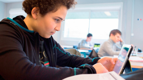 Des Internats éducatifs et scolaires ont été dotés de tablettes numériques, grâce au soutien d'Orange (c) Apprentis d'Auteuil 