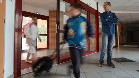 Sandy Deyhier accueille les enfants de l'école élémentaire Victor-Hugo à Perpignan