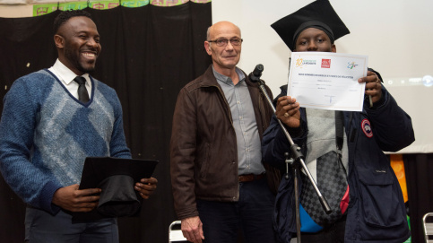 Cérémonie de remise de diplôme au lycée professionnel Sainte-Thérèse (Paris,75). Gédéon est récompensé pour son brevet.