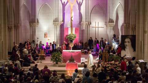 Une soirée de prière, sanctuaire Sainte-Thérèse, Paris