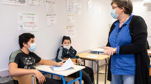 Laëtitia Gauthier, enseignante, dans la classe relais du collège Saint-Pie X à Domont (95) Besnard / Apprentis d'Auteuil