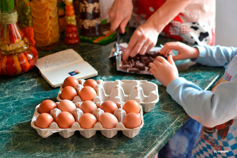 Cuisiner avec ses enfants : la transmission des bons gestes dès le plus jeune âge (c) Pixabay