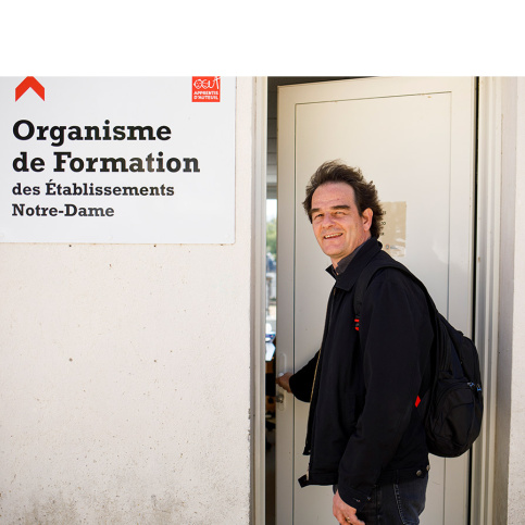 Raphaël Seydoux, coordinateur de dispositifs d'insertion aux établissements Notre-Dame, à l'entrée de l'organisme de formation