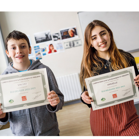 Deux jeunes éco-délégués du collège Saint-Philippe, Vincent et Annaëlle