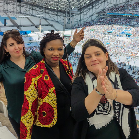 Kaïna, Béatrice et Sandra, trois mamans de la Halte des parents reçues par le pape François lors des Rencontres méditerranéennes