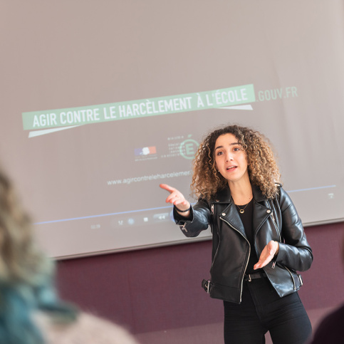 Projection d'un film de prévention contre le harcèlement à l'école au lycée Saint-Michel