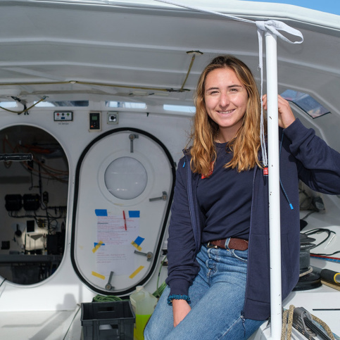 Violette Dorange à bord de son bateau pour la Transat Jacques Vabre 2023