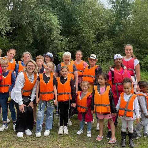 Soutien de The Human Safety Net - sortie aux Hortillonnages d'Amiens pour des familles de la Maison des familles