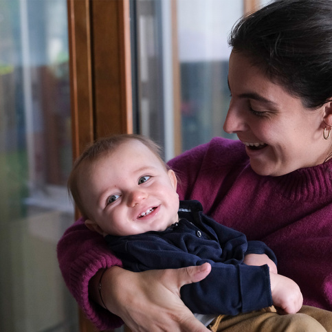 Crèche "Des premiers pas" à Nantes -  Charles et Jeannette Laquerre, aide animatrice Petite Enfance 