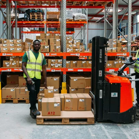 PFI - Pôle Formation Insertion de Dijon - Centre de formation en logistique de l'AFTRAL - des jeunes dans les entrepôts
