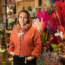 Marie Fichera, ancienne de la fondation, aujourd'hui fleuriste, dans sa boutique