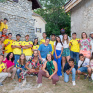 Photos de groupe lors de l'AESI avec des français et des colombiens au hameau de Vaunières
