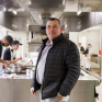 Richard Devos dans les cuisines du lycée professionnel hôtelier Daniel Brottier de Bouguenais