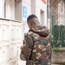 Résidence sociale St Bruno - un jeune résident ouvre sa boîte aux lettres